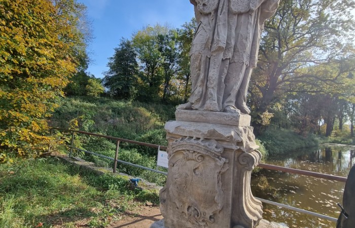 zdjęcie figury Nepomucena