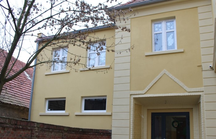 Zdjęcie przedstawia budynek szkoły podstawowej w Kościelcu