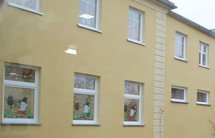 Zdjęcie przedstawia budynek szkoły podstawowej w Kościelcu