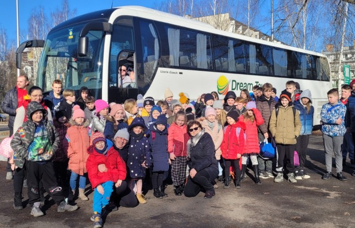 Wspólne zdjęcie uczestników wycieczki do Term Cieplickich