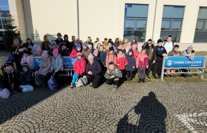 Wspólne zdjęcie uczestników wycieczki do Term Cieplickich