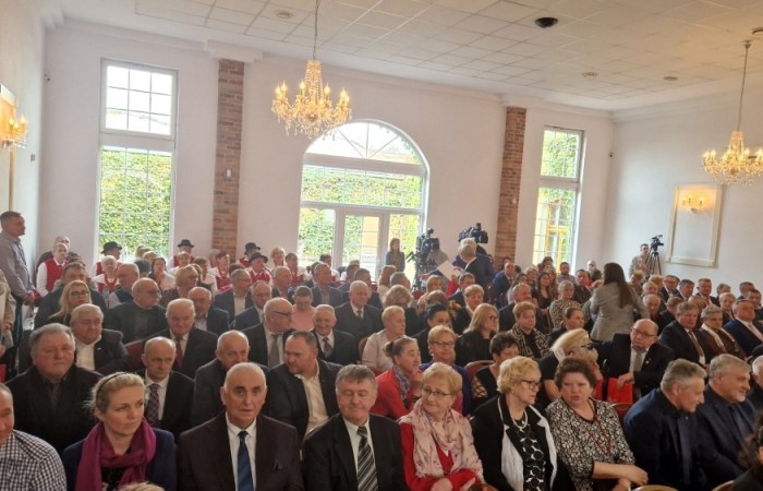 Uczestnicy spotkania słuchają wystąpienia Pani Marszałek