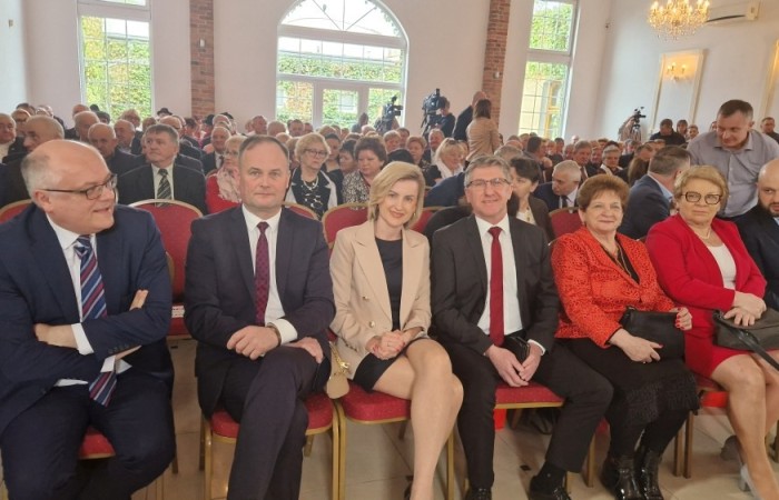 Uczestnicy spotkania słuchają wystąpienia Pani Marszałek