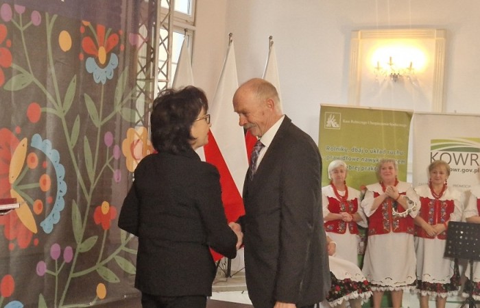 Sołtys wita się z Marszałek Sejmu RP