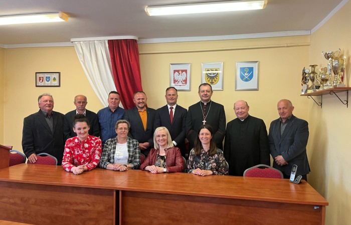 Wspólne zdjęcie uczestników spotkania z biskupem