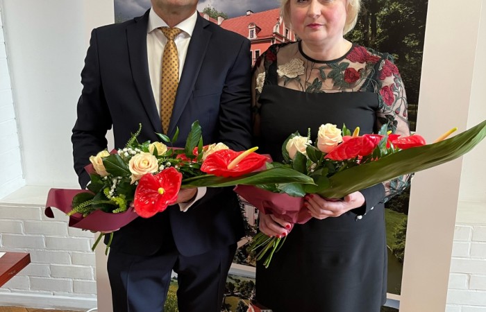 Wspólne zdjęcie wójta i skarbnik