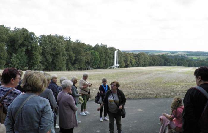 Uczestnicy wycieczki w plenerze