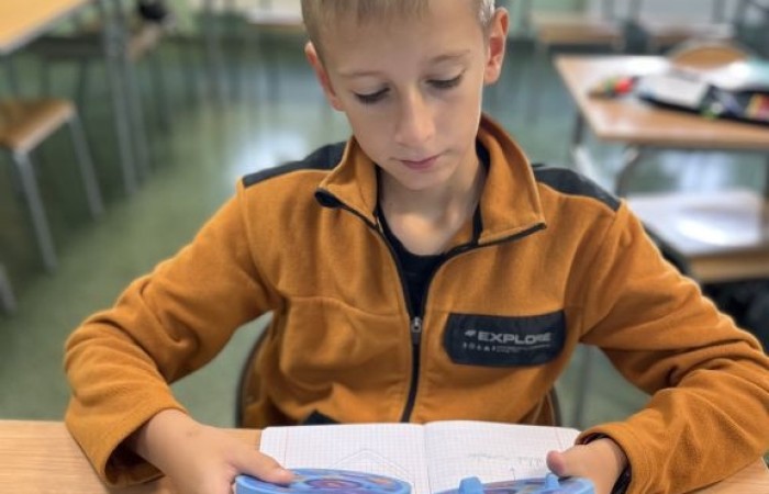 Ekopracownia2 zdjęcie chłopca pracującego na modelach