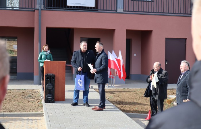 zdjecie wójta z osobą, która przemawiała