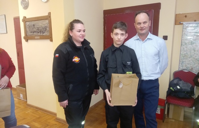 zdjęcie Wójta z lauretami turnieju pożarniczego