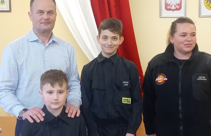 zdjęcie Wójta z lauretami turnieju pożarniczego