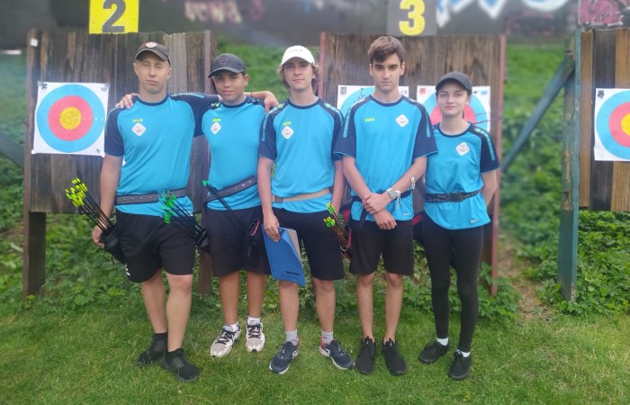 Zdjęcie zbiorowe drużyny łuczniczej